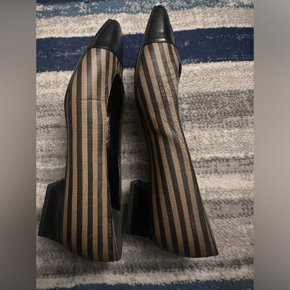 Classic Fendi heeled flats & barrette set - Picture 4 of 5